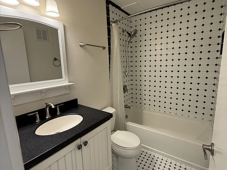 2025 E Greenwich Ave — Photo 6