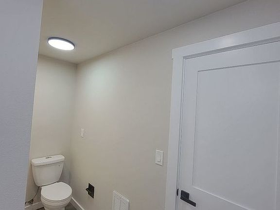 2nd image of 9511 Roosevelt Way NE APT 208