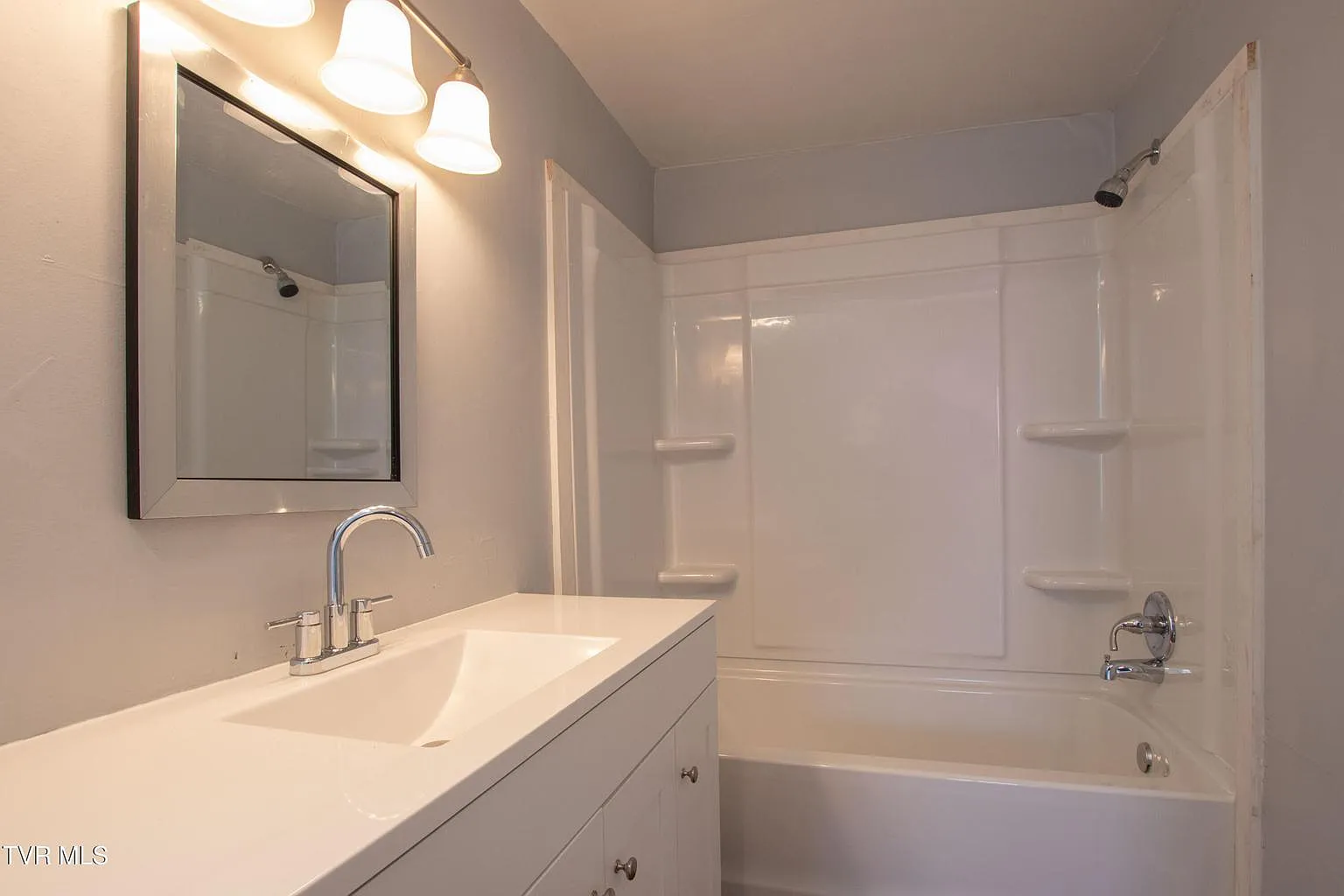 3 bed, 1671 sqft, $1,100 — Photo 2