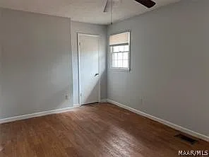 570 Chatsworth Dr — Photo 7
