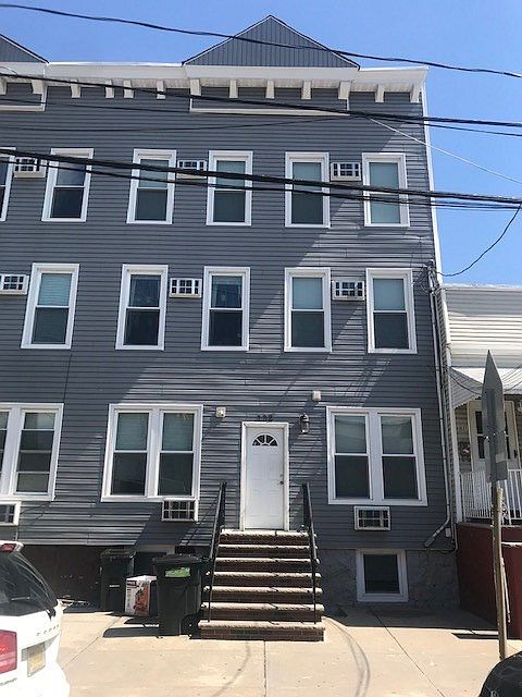 1st image of 132 Lincoln St APT 2