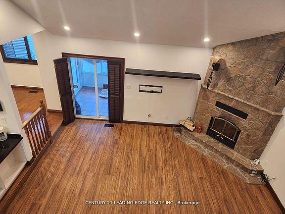 4th image of 11 Westlawn Dr