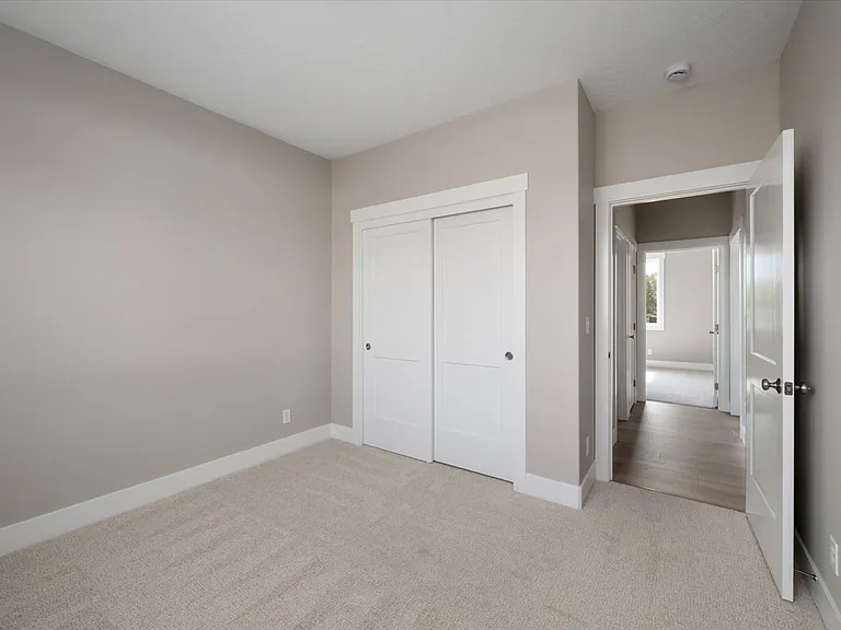 2720 S Beech St — Photo 30