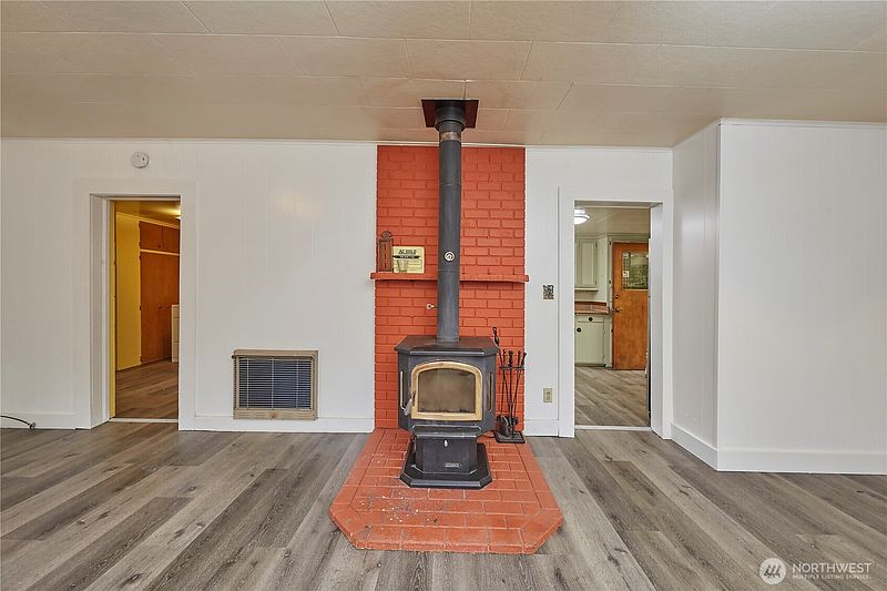 4th image of 206 Pioneer Boulevard