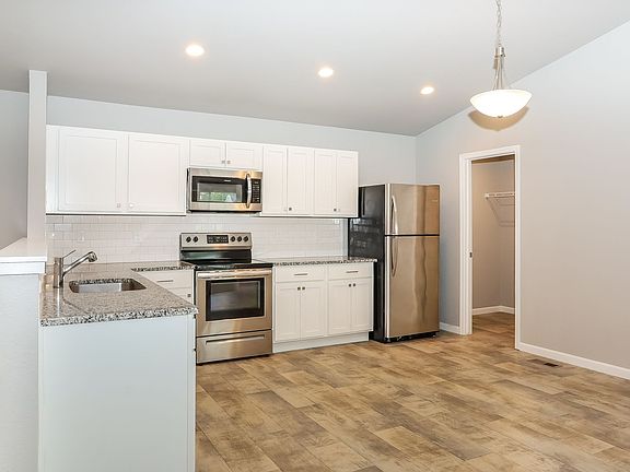 5th image of 4020 Sumner Dr
