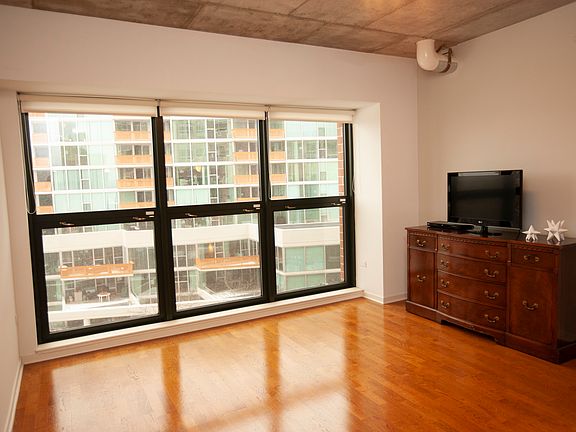 3rd image of 807 Davis St Unit 505