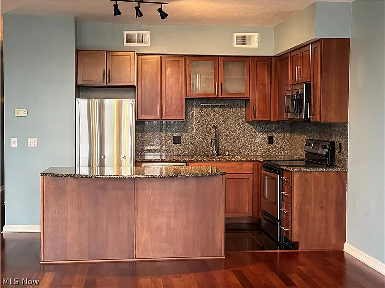 1237 Washington Ave #811 — Photo 11