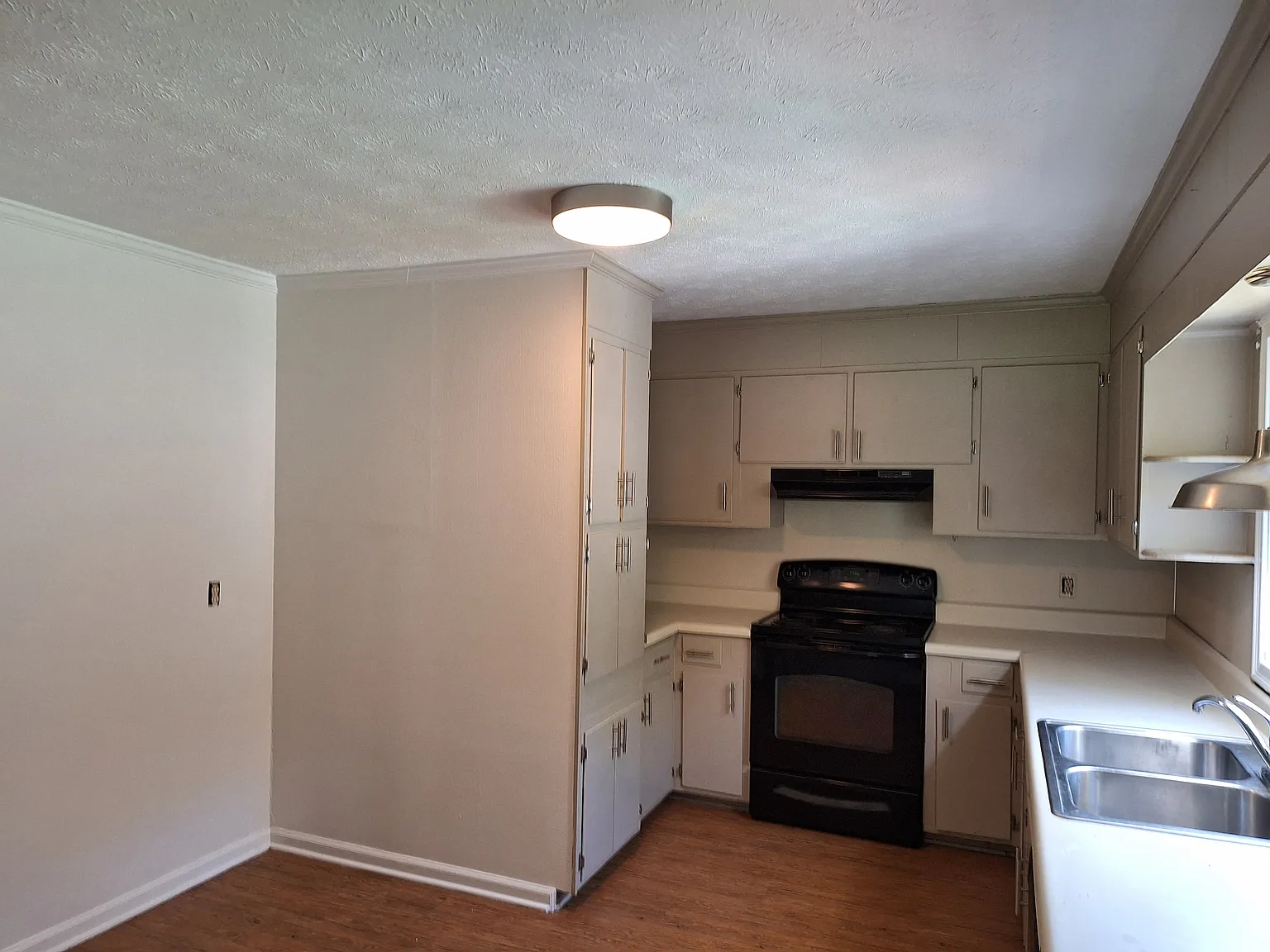 3 bed, 1452 sqft, $1,600 — Photo 3