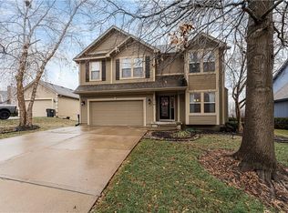 214 NE Paseo Pl, Blue Springs, MO 64014