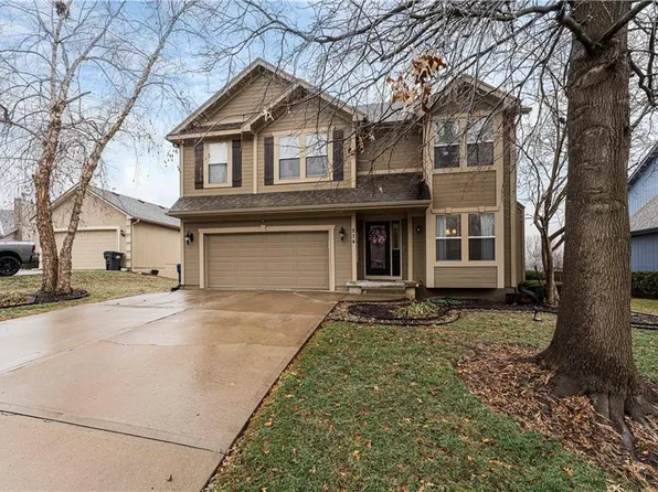 214 NE Paseo Pl, Blue Springs, MO 64014