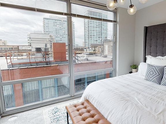 3rd image of 75 W Polk St #909