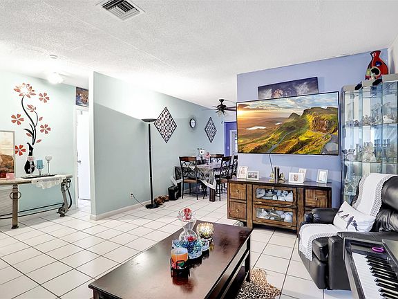 4th image of 501 SE 14th Street