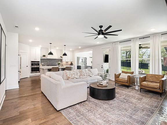 5th image of 106 Willow Bend Dr
