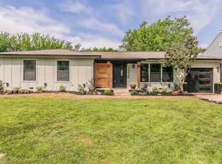 1326 Pine St, Grapevine, TX 76051