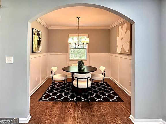 5th image of 856 Bridgewater St SW