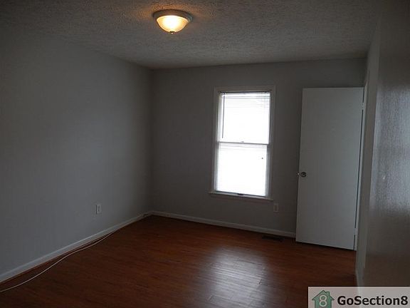 3rd image of 2218 Melrose Ln