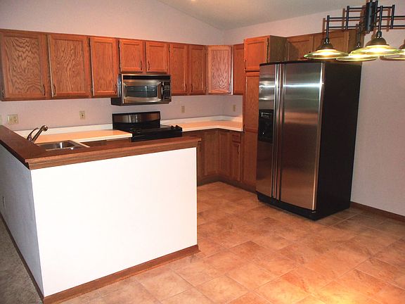 3rd image of 560 Evans Dr APT C