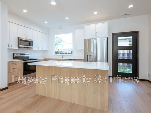 4th image of 308 N 13th St #1