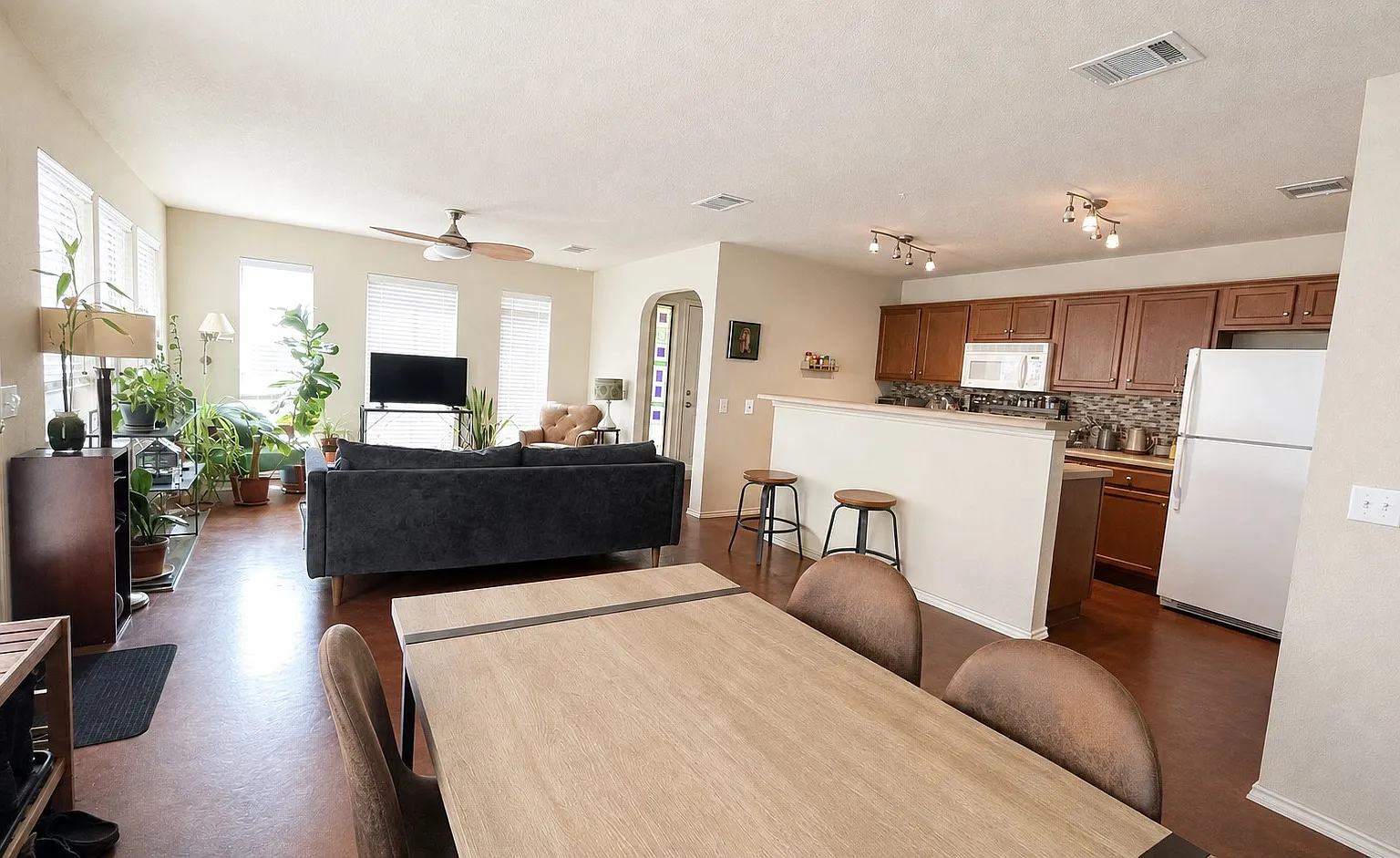 2 bed, 1120 sqft, $1,600 — Photo 4