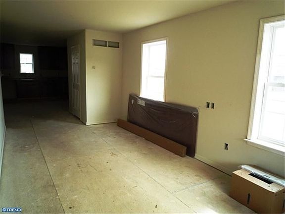 4th image of 229 6th Ave