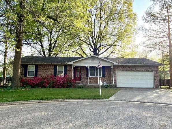 105 Moore Pl, Charleston, MO 63834