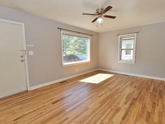 3rd image of 1605 W Reinhart Dr