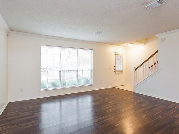 3rd image of 4015 Elmwood Dr