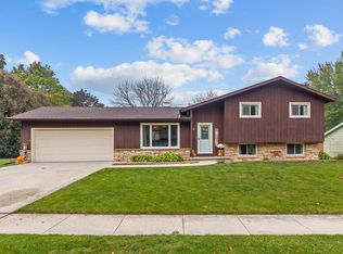 1042 Buttermilk Creek Dr, Fond Du Lac, WI 54935