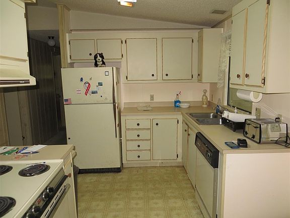 2nd image of 8 Highland Falls Dr