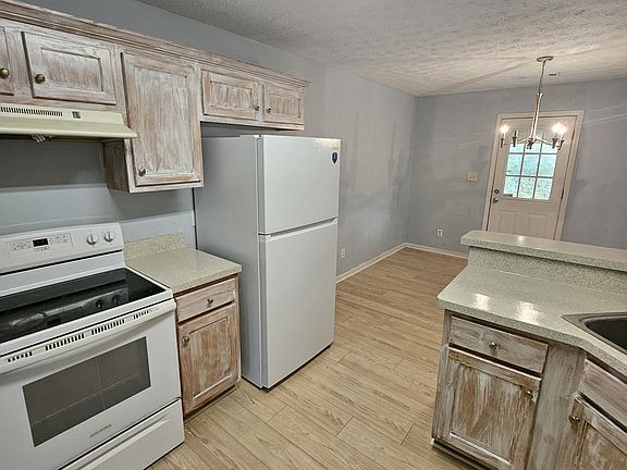 4th image of 136 Henry Burch Dr