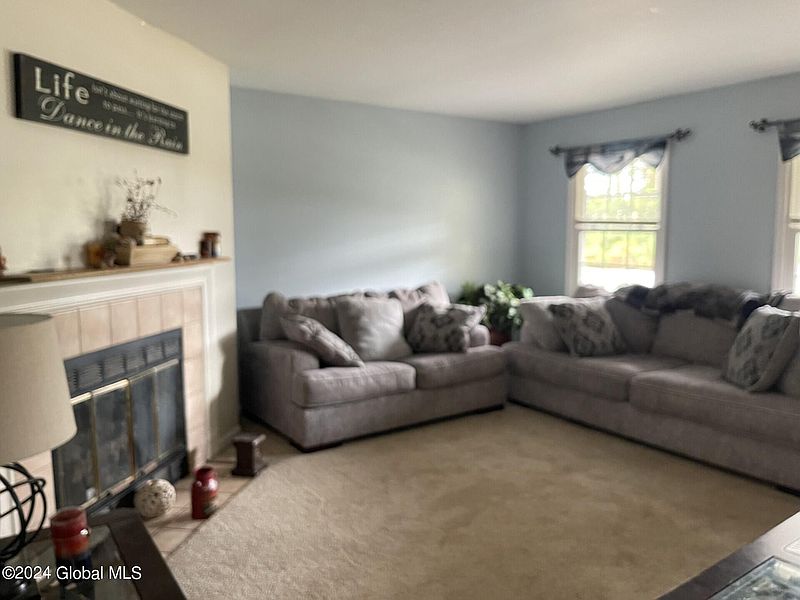 5th image of 28 Tanglewood Drive