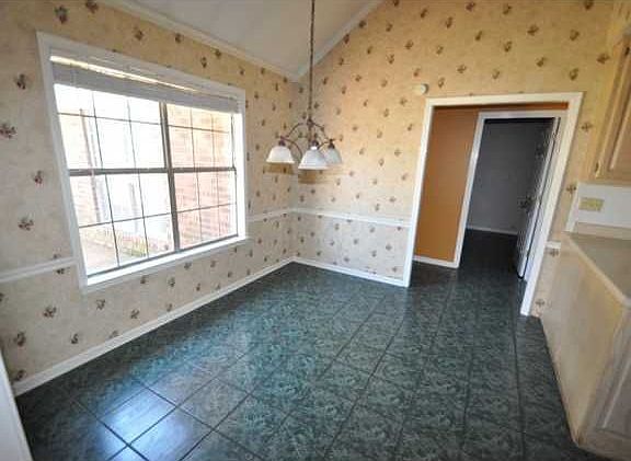 5th image of 2812 Darolyn St