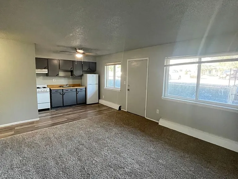 Westwind Apartments — Photo 8