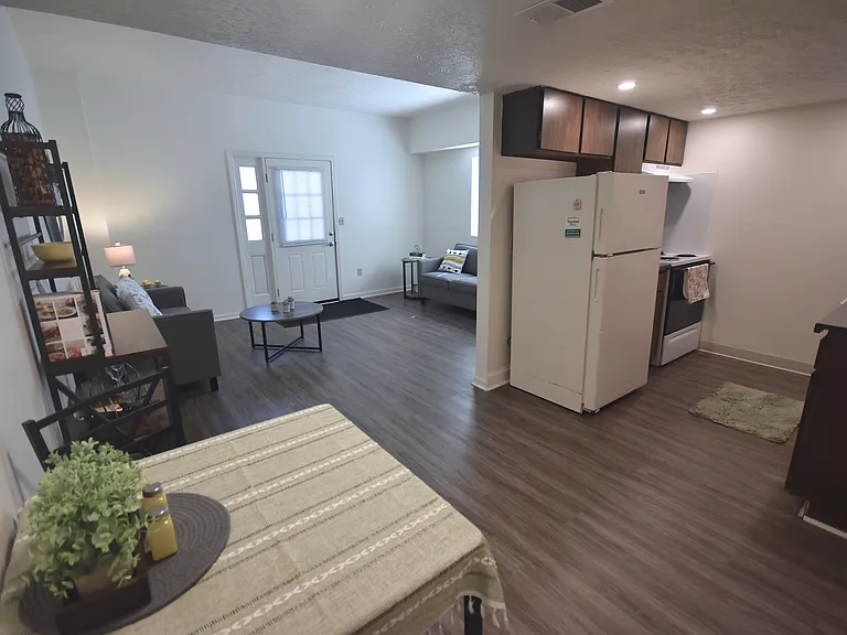Waveland Place Apartments — Photo 38