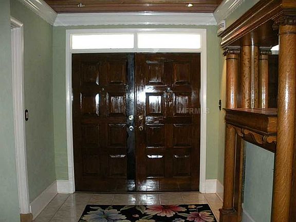 2nd image of 216 Park Blvd S