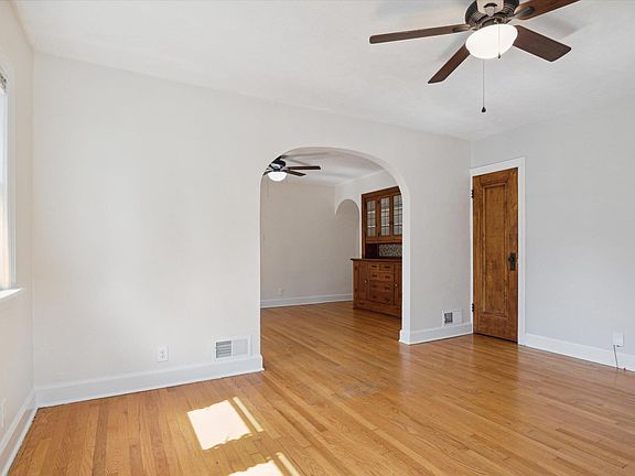 5th image of 921 E Irvington Ave