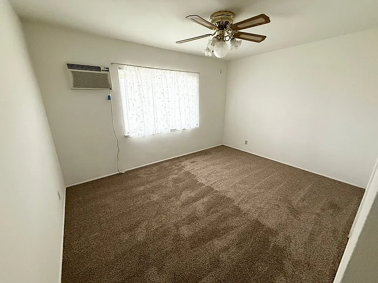 210 & 212 W South St — Photo 5