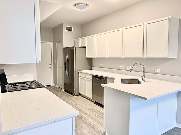 3rd image of 19204 Crescent Dr