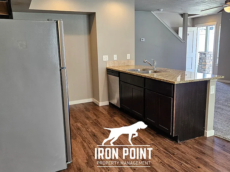 811 E Wandering Ln — Photo 11