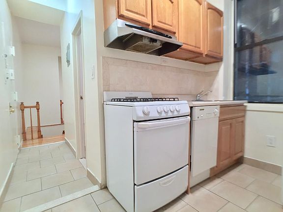 2nd image of 3133 Broadway APT 4
