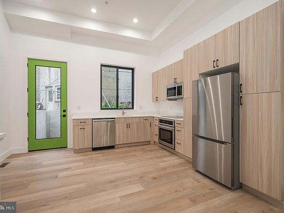 4th image of 4432 Lancaster Ave #1