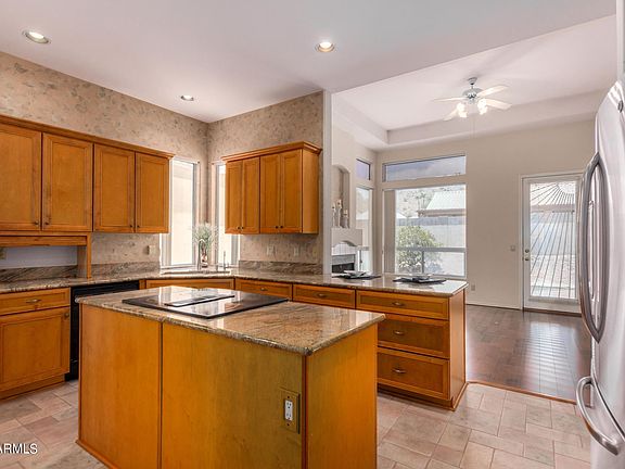 3rd image of 2564 E Amberwood Dr