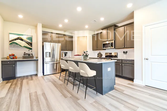 42 Banks Dr — Photo 6