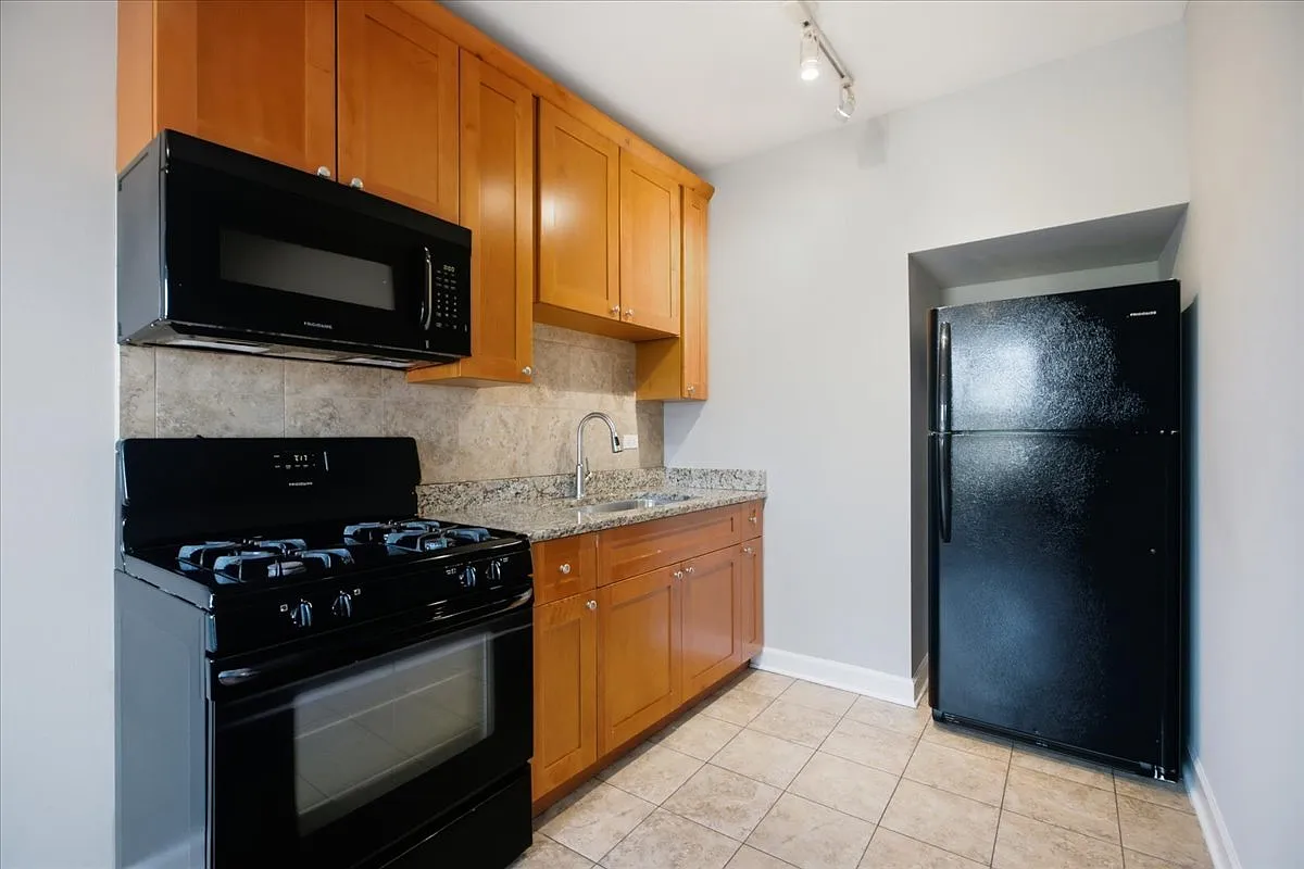 1 bed, 747 sqft, $1,450 — Photo 2