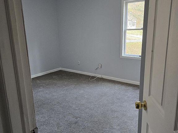 5th image of 400 Hearthstone Ct