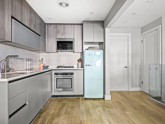 4th image of 872 Saint Johns Pl #1F