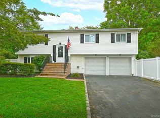 203 10th Ave, Holtsville, NY 11742