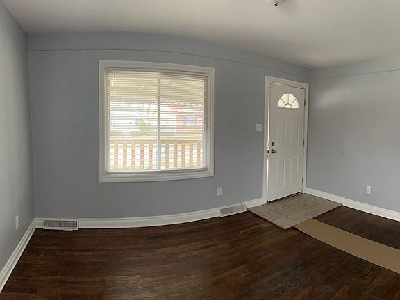 2nd image of 25397 Pearl St