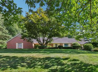 2584 Blossom Ln, New Castle, PA 16105