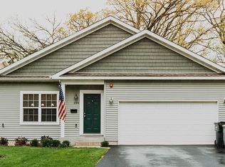 390 S Lakeshore Dr, Mundelein, IL 60060